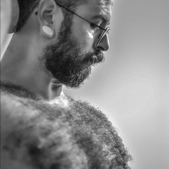 Meet your Posher, Alex - Picture 1 of 2